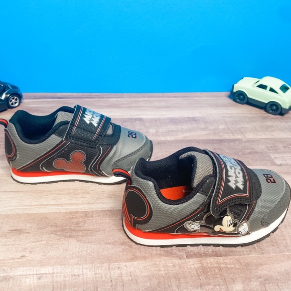 Mickey Mouse 🐭 Light-Up Sneakers - Picture 5 of 12